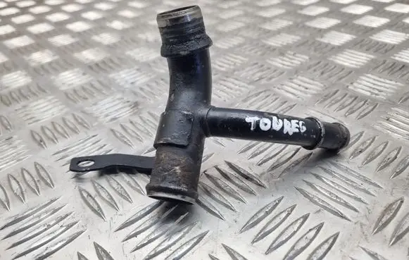 Volkswagen Touareg I Engine coolant pipe/hose 070121065D