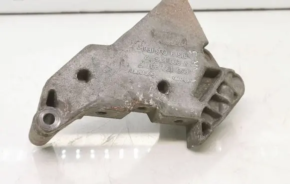 Skoda Octavia Mk2 (1Z) Engine mounting bracket 03G199207F V200KTSF