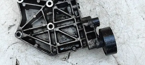 Engine mount bracket
