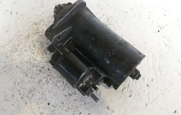 Volkswagen Touran I Starter motor 0001125600 070911023B