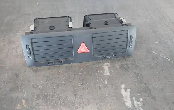 Skoda Fabia Mk1 (6Y) Dash center air vent grill 6Y0820951
