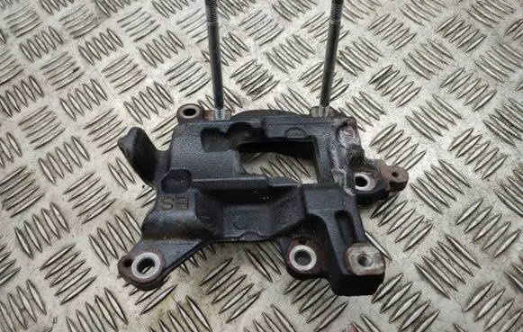 Toyota RAV 4 (XA40) A/C compressor mount bracket 