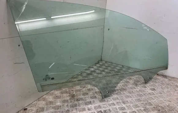 Ford Fiesta Front door window glass four-door 43R011582 H1BBB21410A