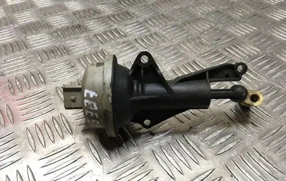Ford Mondeo Mk III Valve vacuum 1S7G9L492