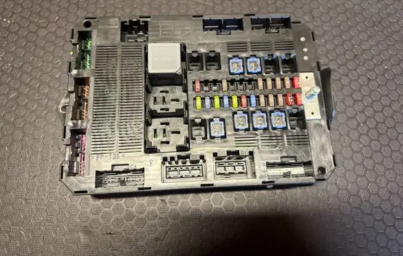 Jaguar XF X250 Fuse module A12247794 WC0118 9X2314B476AD