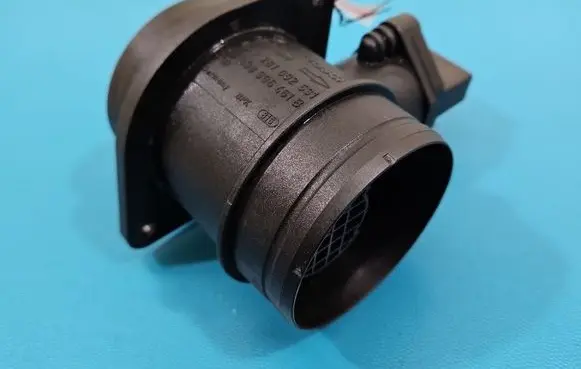 Volkswagen Golf V Mass air flow meter 0281002531 IMPRK1575592