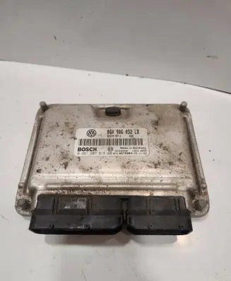 Skoda Octavia Mk1 (1U) Engine control unit/module 06A906032LB 26SA0000 0261207818