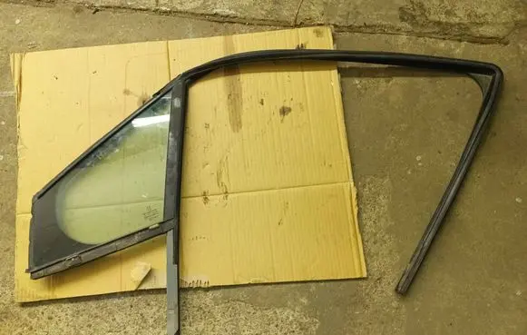 Peugeot 308 SW Front door vent window glass four-door 9656648480