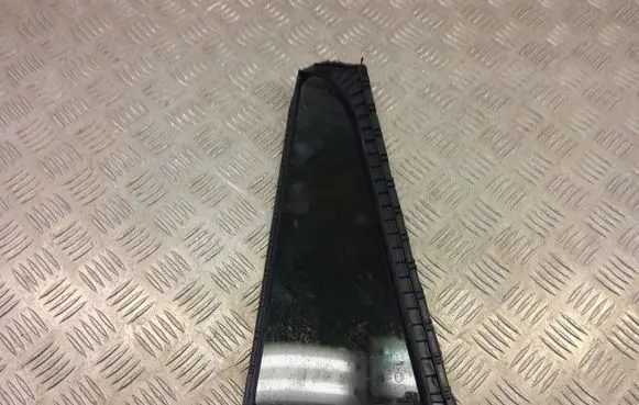 Toyota Highlander XU70 Rear vent window glass 43R000265