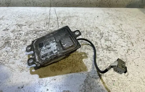 Dodge Challenger Headlight ballast module Xenon CHV484G10040