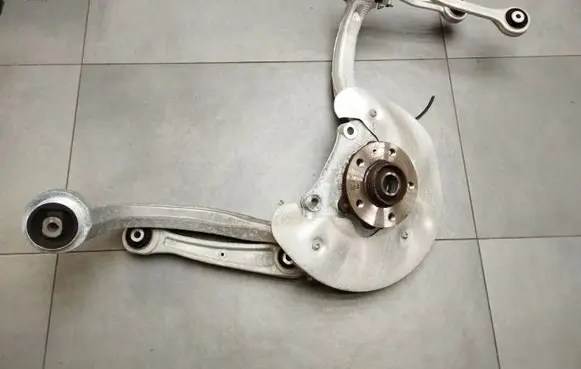Front wheel hub