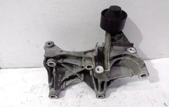 Nissan Qashqai Generator/alternator bracket 117102017R