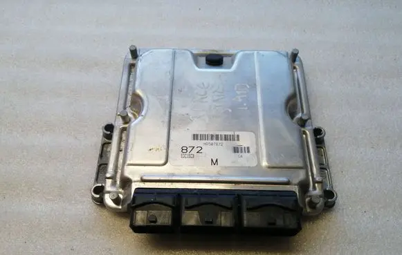 Mitsubishi Space Star Engine control unit/module 0281010438 8200058052 28FM0207