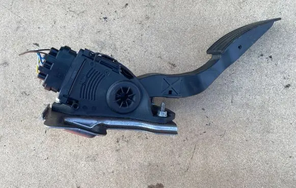 Suzuki SX4 S-Cross Accelerator throttle pedal 4940068L51 6PV00907409