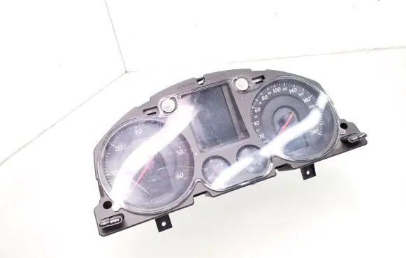 Volkswagen PASSAT B6 Speedometer (instrument cluster) 3C0920871