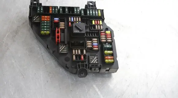 BMW 5 F10 F11 Fuse module 9210858