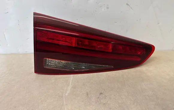 Tailgate rear/tail lights