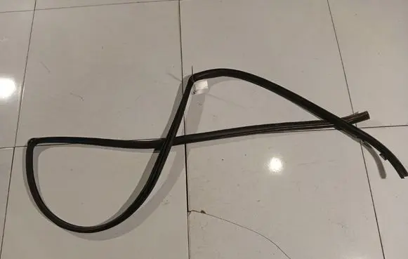 Toyota Corolla Verso AR10 Rubber seal front coupe door 