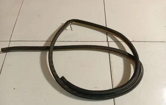Toyota Avensis T250 Rubber seal rear door