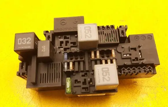 Mercedes-Benz C W205 Fuse box set A2229063701