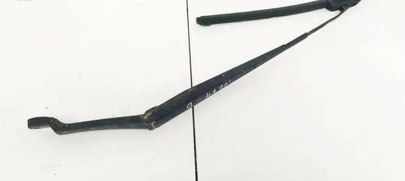 KIA Sportage Front wiper blade arm F00S51F006