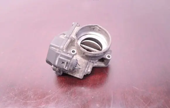 Volkswagen Caddy Throttle valve 03G128063G D242