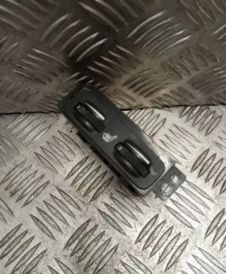 Toyota Avensis T250 Seat heating switch 453417