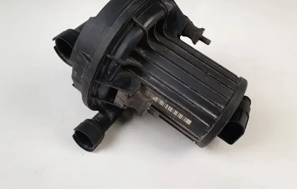 Volkswagen Jetta V Secondary air pump 06A131333C 06A959253B