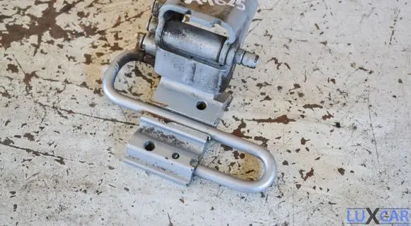 Audi A6 S6 C6 4F Rear door lower hinge 4E0833412C