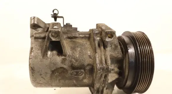 Renault Fluence Air conditioning (A/C) compressor (pump) 8201025121