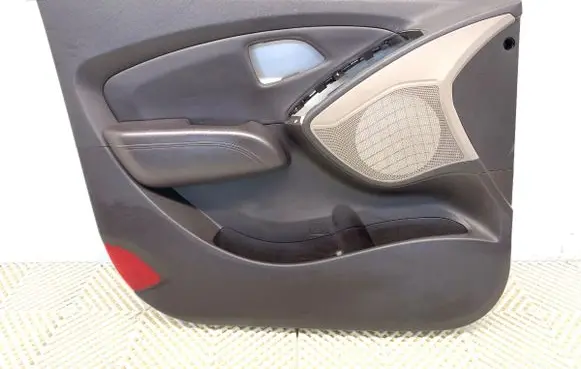 Hyundai ix35 Front door card panel trim