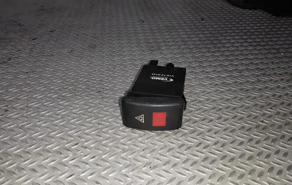 Skoda Octavia Mk1 (1U) Hazard light switch V10730143