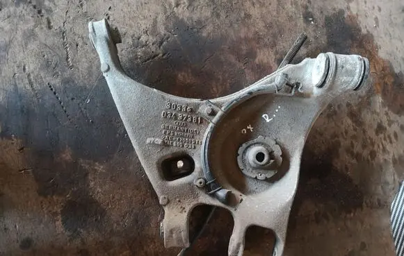 Seat Exeo (3R) Rear wheel hub spindle/knuckle 03437381