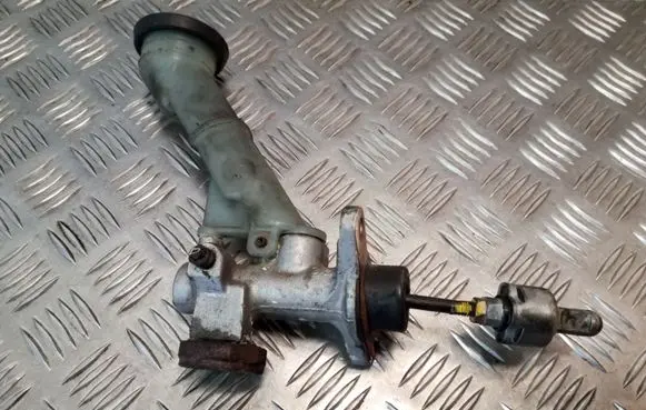 Toyota Land Cruiser (J120) Clutch master cylinder