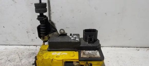 Volvo V70 Front door lock 30699747
