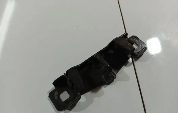 Ford Mondeo Mk III Rear door lock loop/hook striker 3M51R404B12 3M51-R404B12