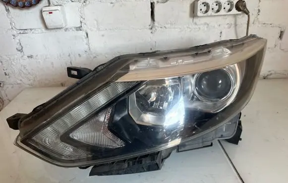 Nissan Qashqai Headlight/headlamp 10018014