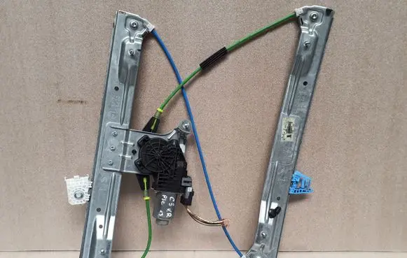 Citroen C3 Picasso Front door window regulator with motor