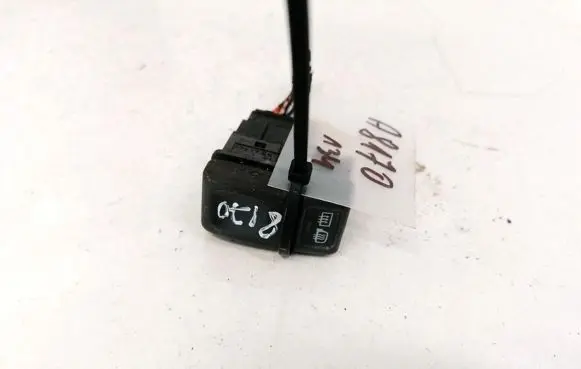 Volvo S70 V70 V70 XC Windscreen/window heater switch 9162952 99W43K