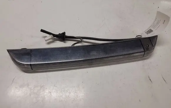 Mitsubishi Grandis Third/center stoplight P3505