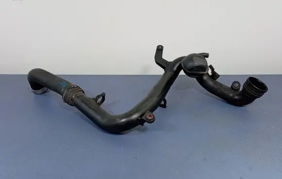 Volkswagen Jetta V Air intake hose/pipe 1K0145762