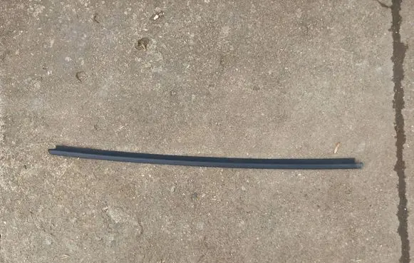 Volkswagen Bora Rubber seal front door window/glass 