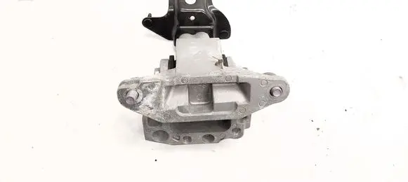 Engine mount bracket