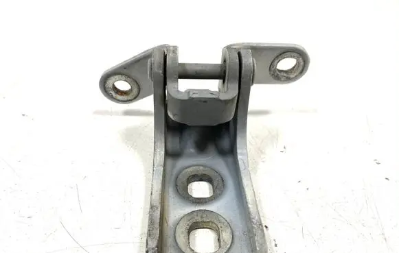 Chevrolet Volt I Front door lower hinge A049175 C46