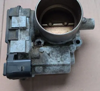 Volkswagen Jetta VI Throttle valve