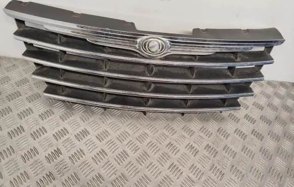 Chrysler Grand Voyager V Front bumper upper radiator grill 04857804AB