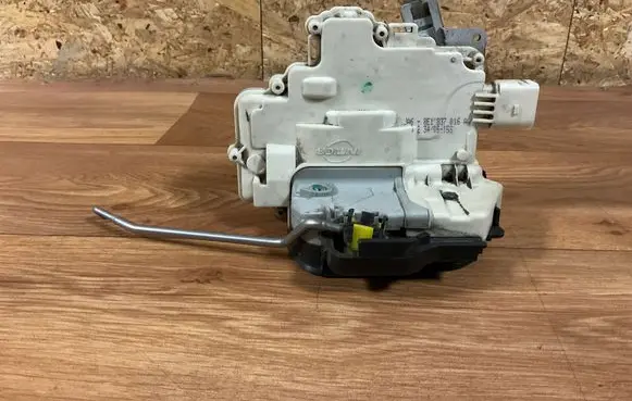 Audi A4 S4 B7 8E 8H Front door lock 8E1837016AA