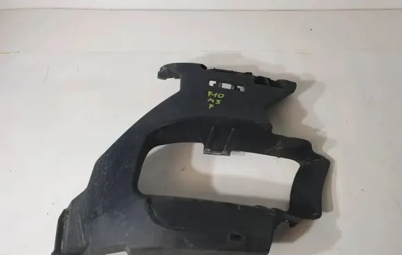 BMW M5 Fog light bracket 8047396