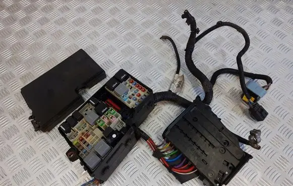 Ford C-MAX II Fuse box set AV6T14K733DDE