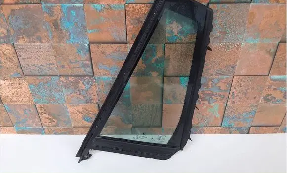 BMW X3 G01 Rear vent window glass 7388833 2460071 51357388833